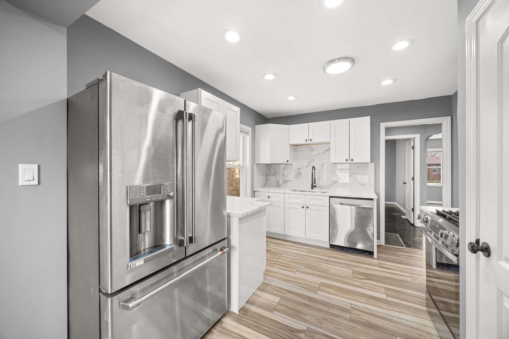 9740 S Prairie Avenue, Chicago, IL 60628