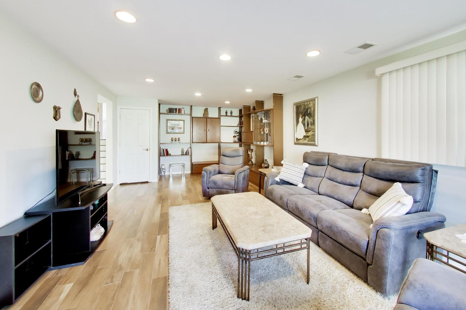 634 W Millers Road, Des Plaines, IL 60016