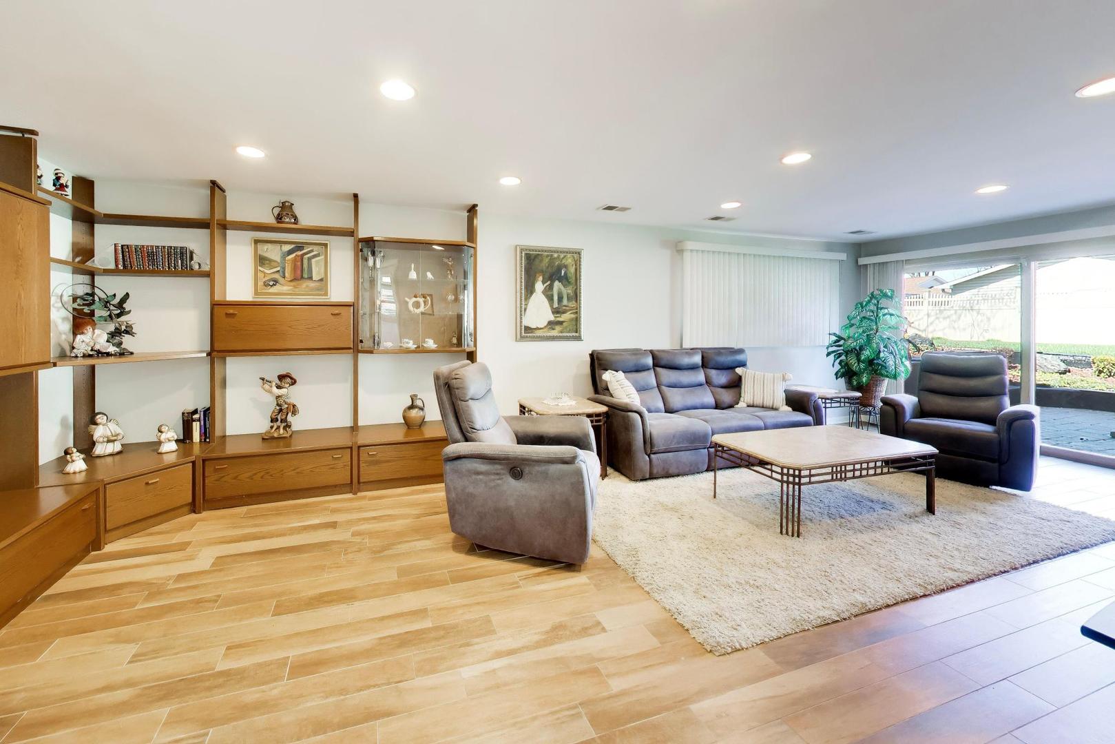 634 W Millers Road, Des Plaines, IL 60016