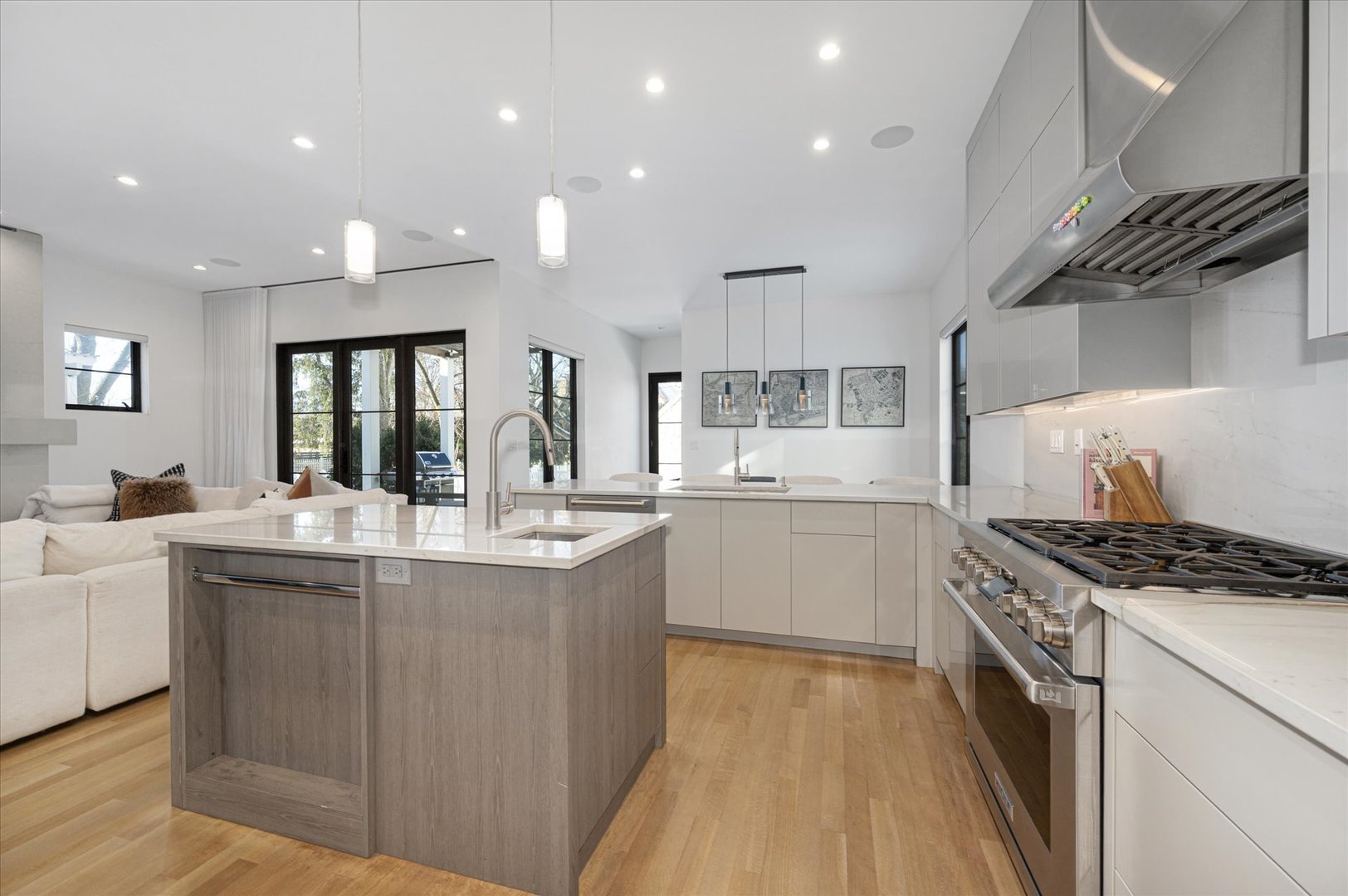 176 S Arlington Avenue, Elmhurst, IL 60126