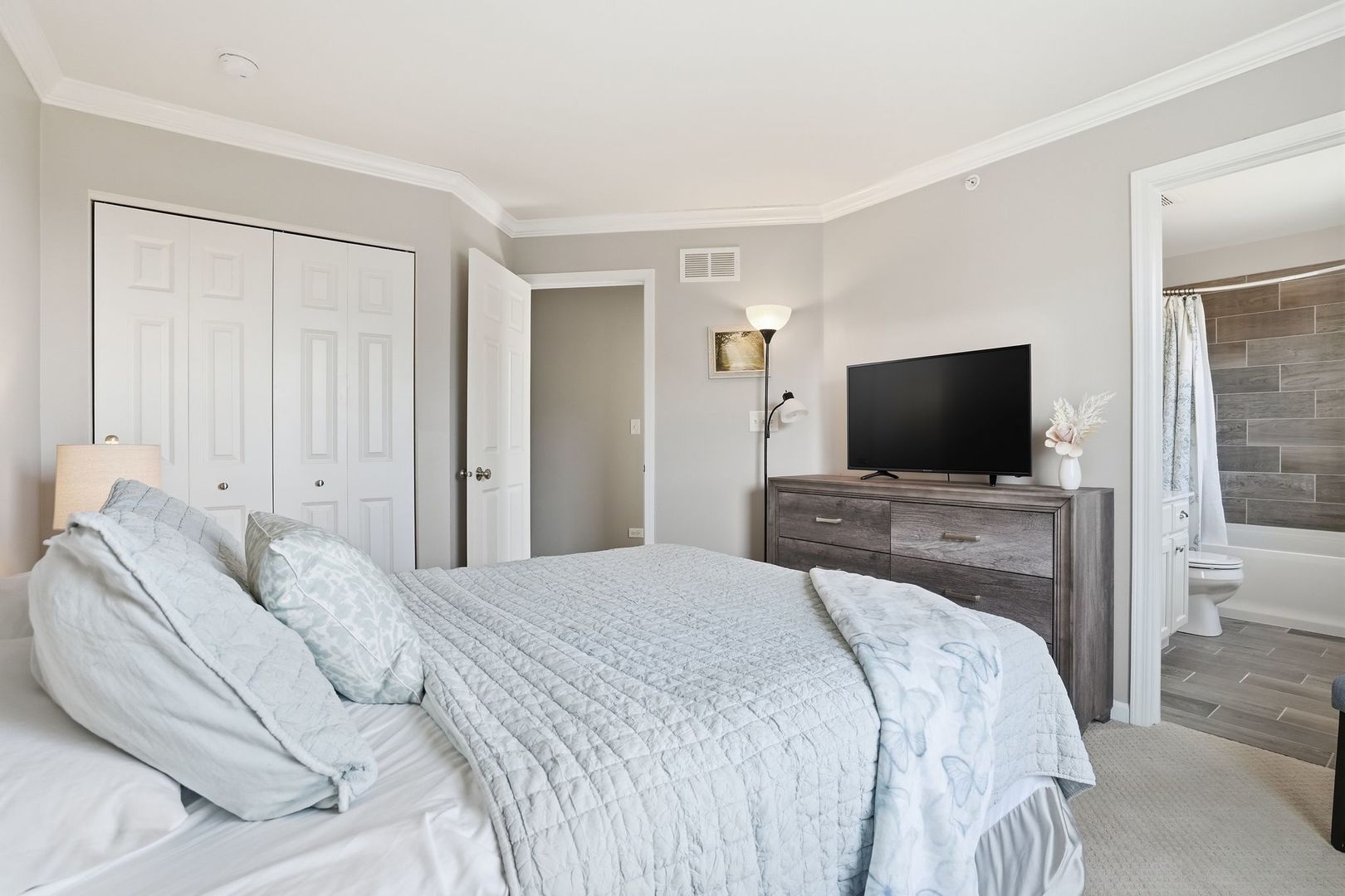 2925 Madison Drive, Naperville, IL 60564