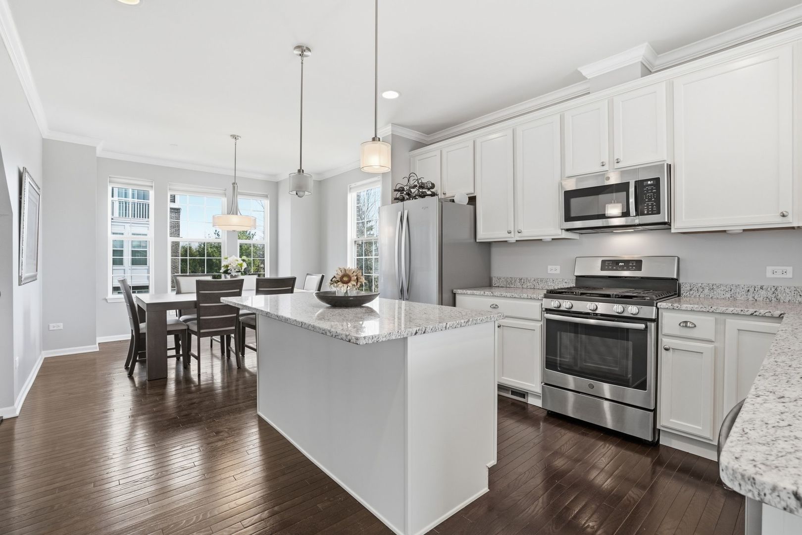 2925 Madison Drive, Naperville, IL 60564