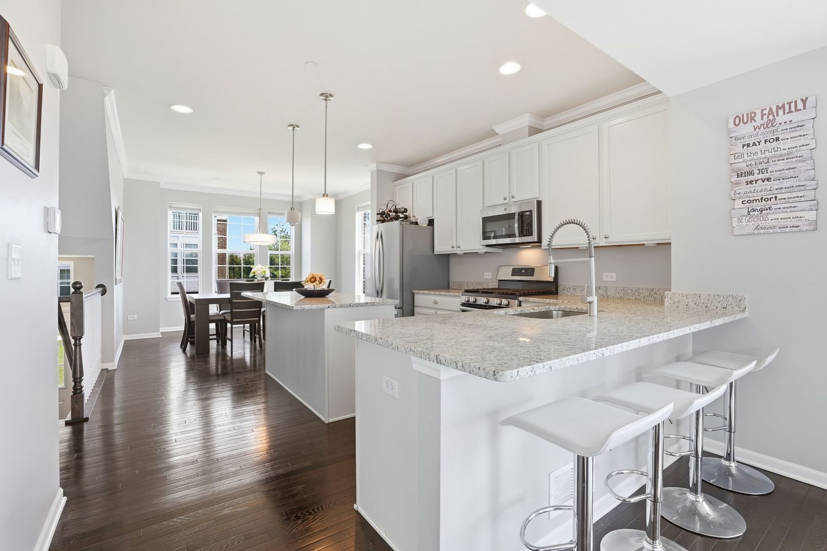 2925 Madison Drive, Naperville, IL 60564