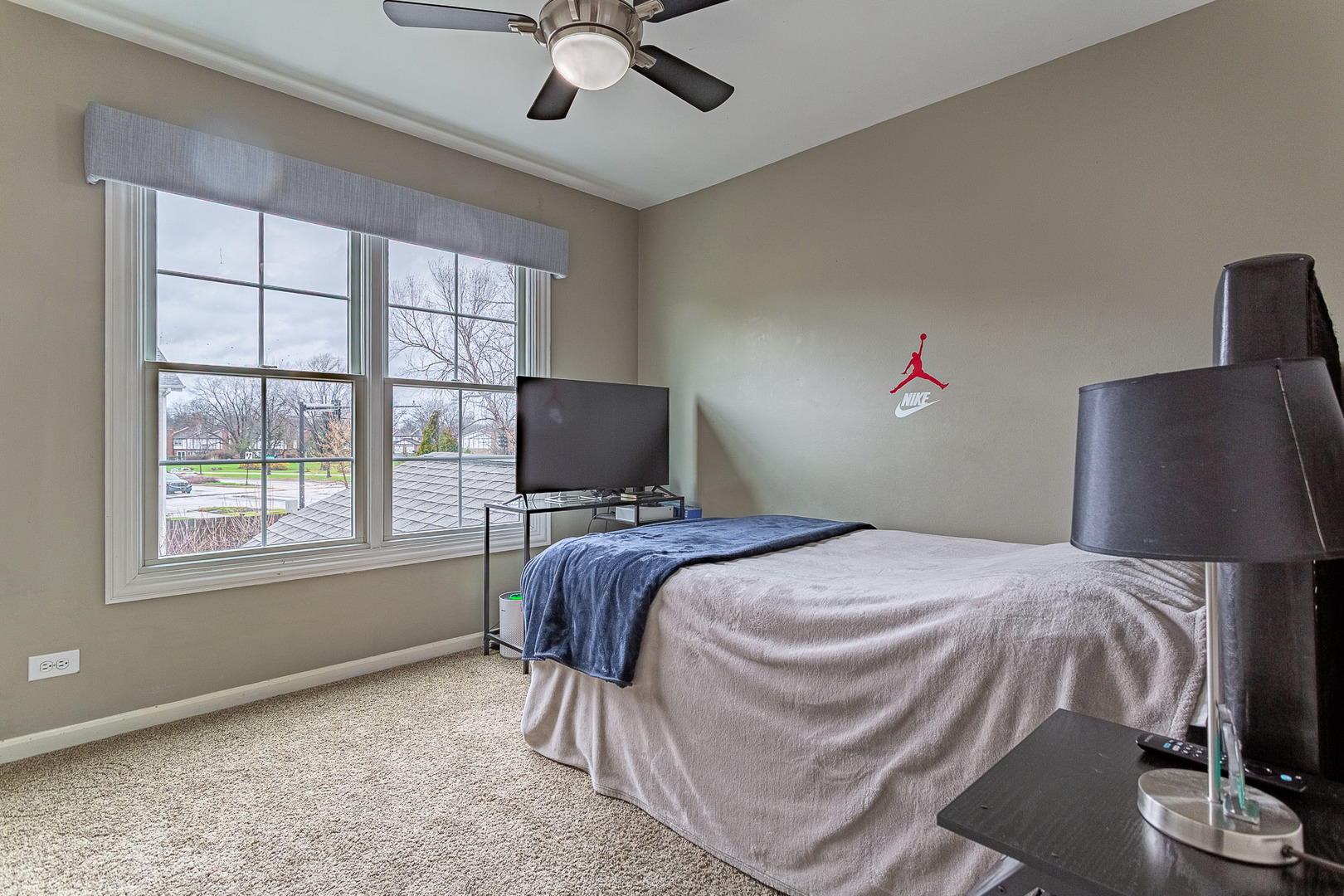 900 Christa Court, Elk Grove Village, IL 60007