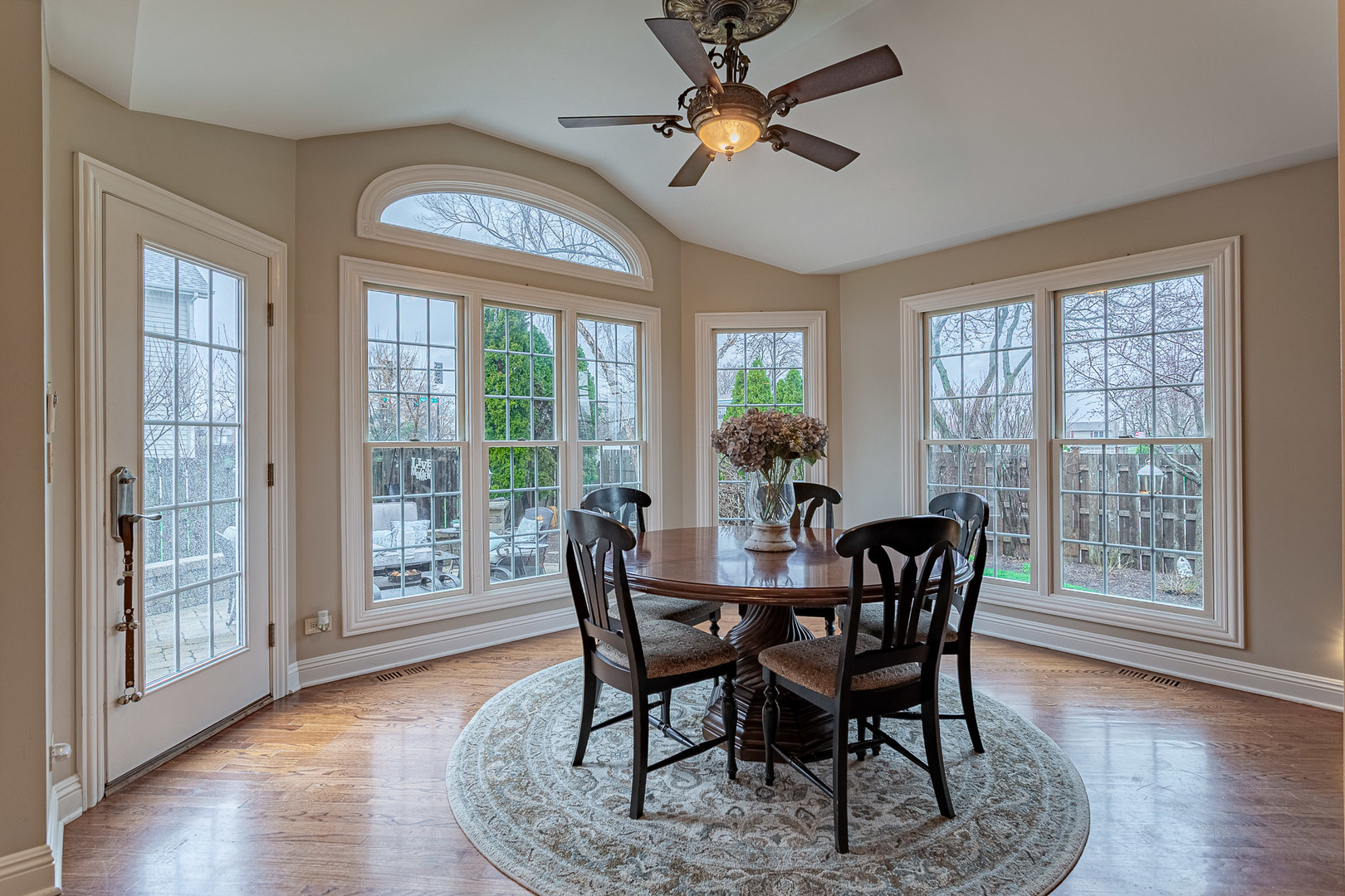 900 Christa Court, Elk Grove Village, IL 60007