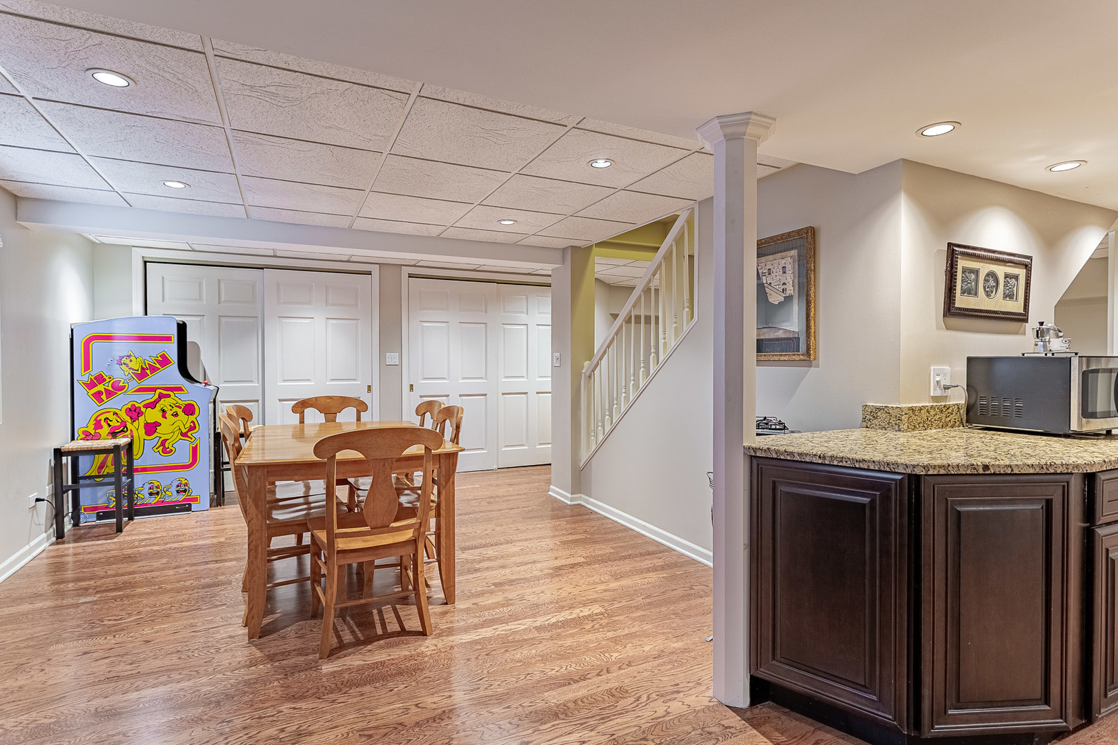 900 Christa Court, Elk Grove Village, IL 60007