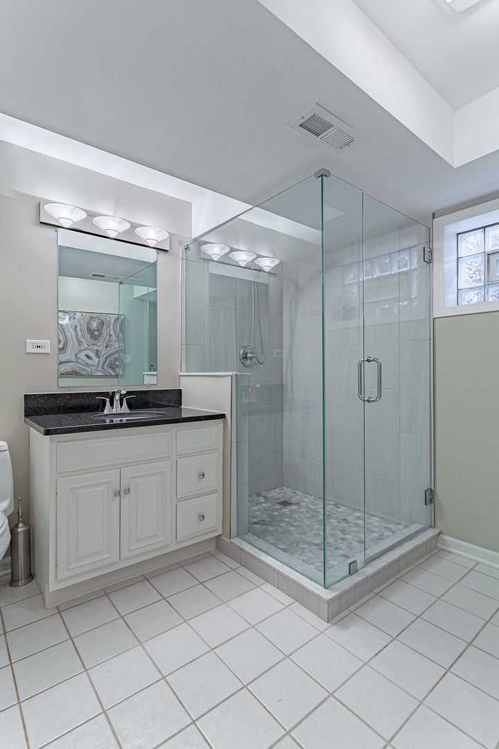 900 Christa Court, Elk Grove Village, IL 60007