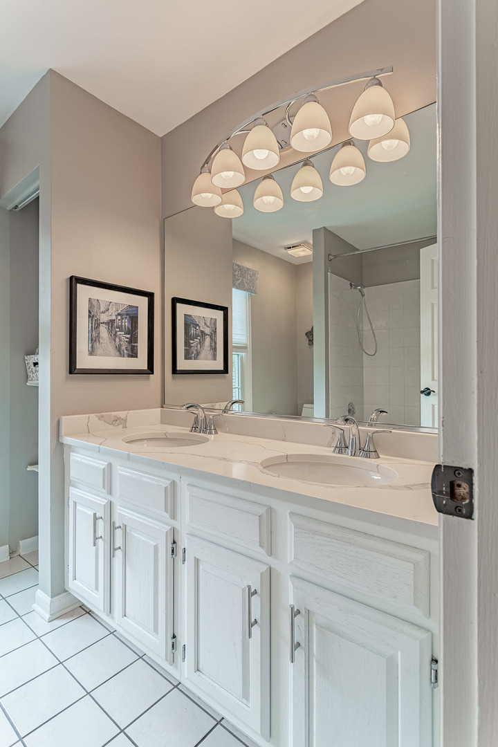 900 Christa Court, Elk Grove Village, IL 60007