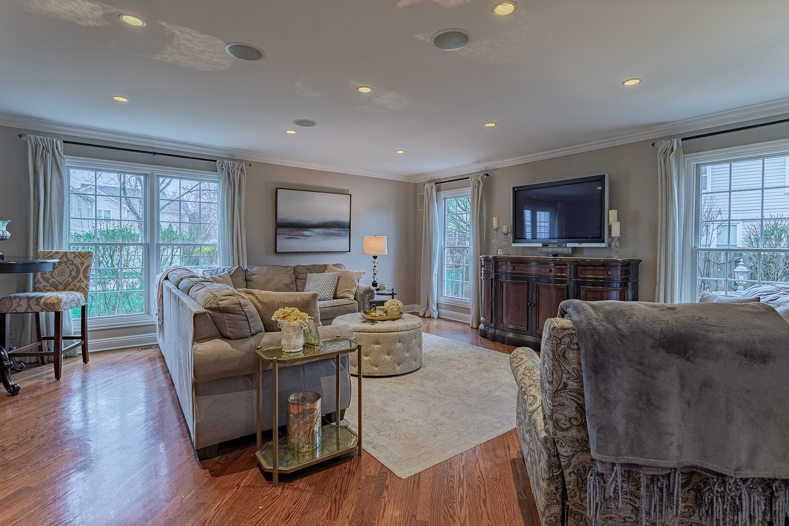 900 Christa Court, Elk Grove Village, IL 60007