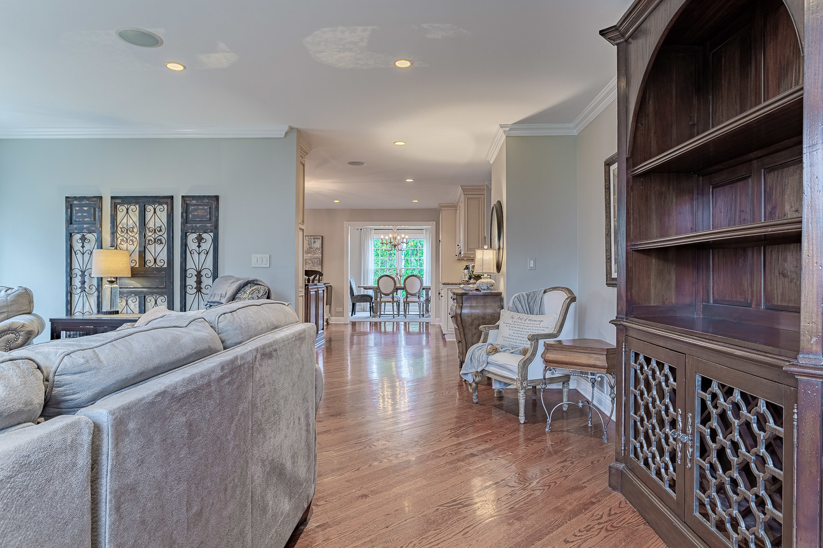 900 Christa Court, Elk Grove Village, IL 60007