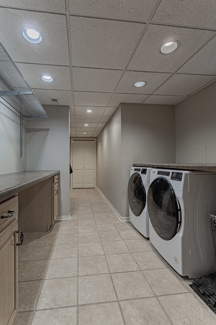 900 Christa Court, Elk Grove Village, IL 60007