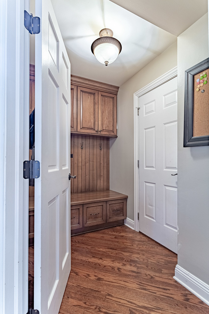 900 Christa Court, Elk Grove Village, IL 60007