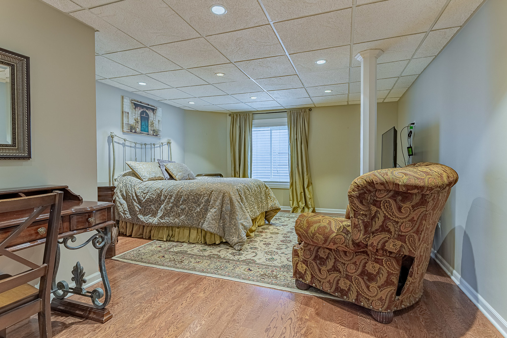 900 Christa Court, Elk Grove Village, IL 60007