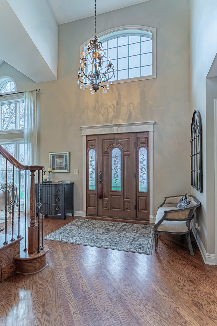 900 Christa Court, Elk Grove Village, IL 60007