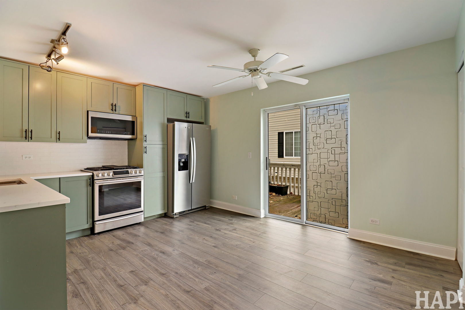 283 W Whispering Oaks Lane, Round Lake, IL 60073