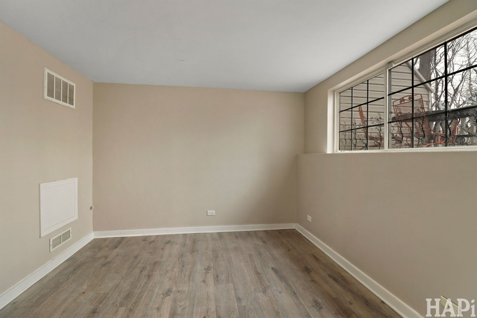 283 W Whispering Oaks Lane, Round Lake, IL 60073