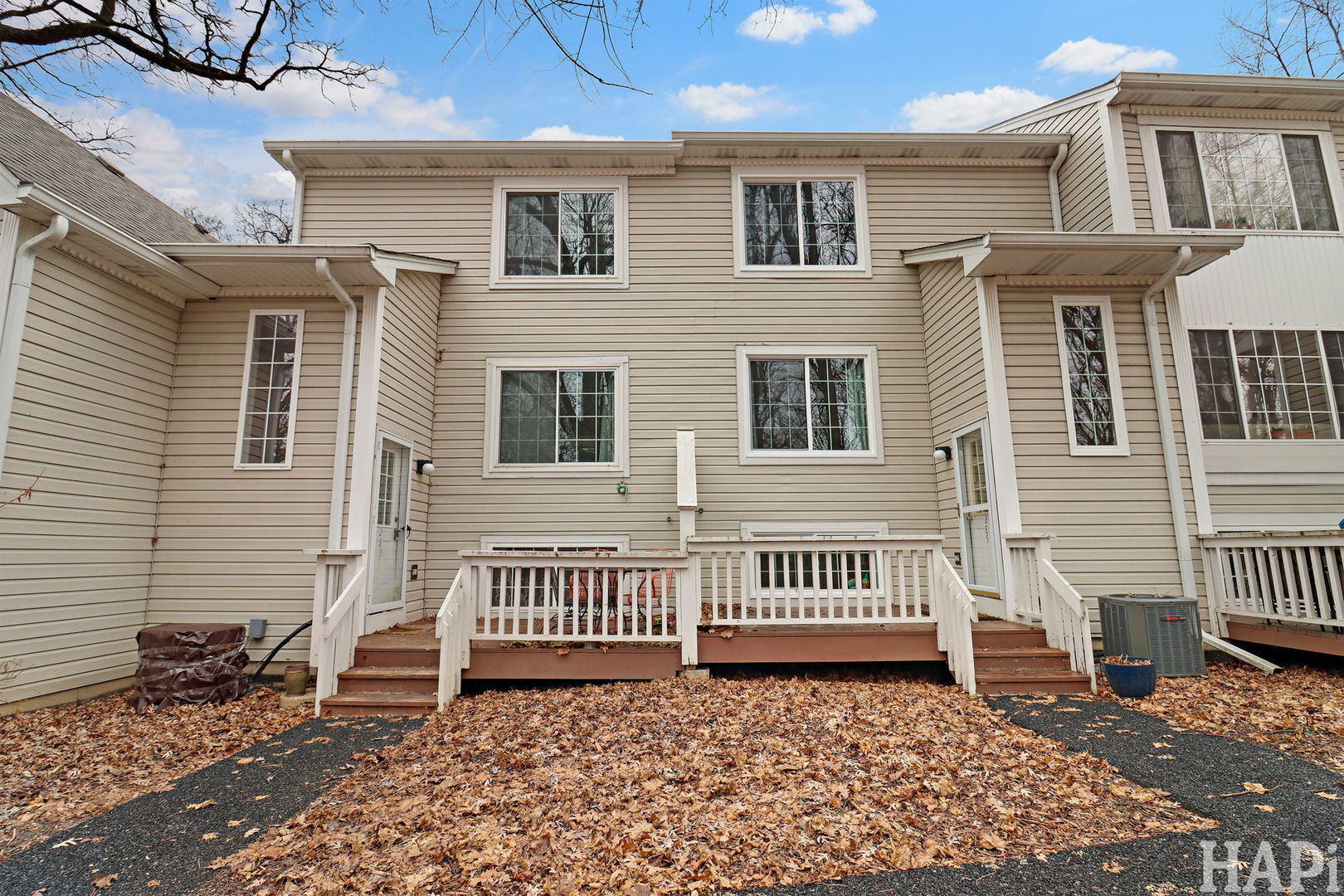 283 W Whispering Oaks Lane, Round Lake, IL 60073