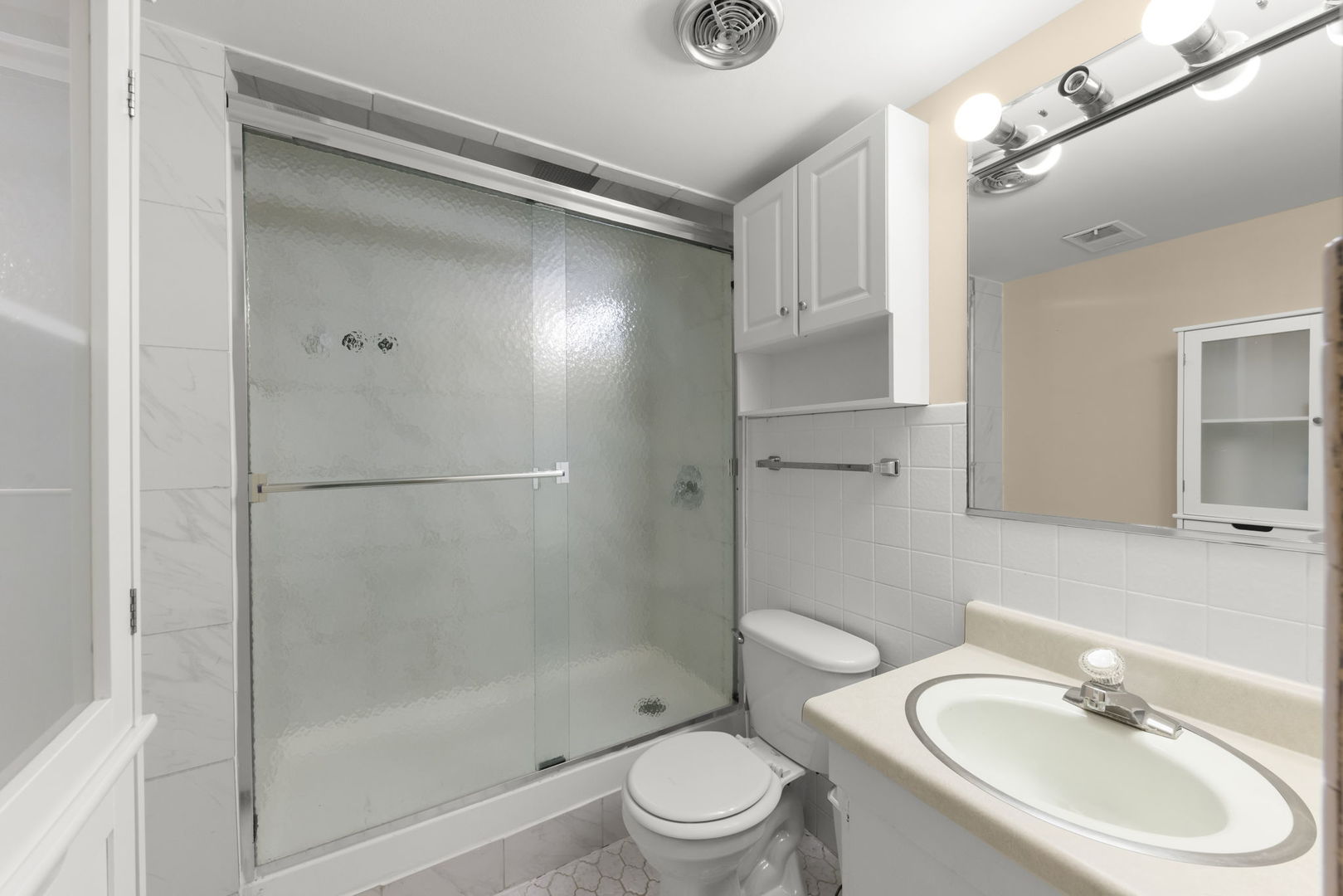 8000 WOODGLEN Lane #102, Downers Grove, IL 60516