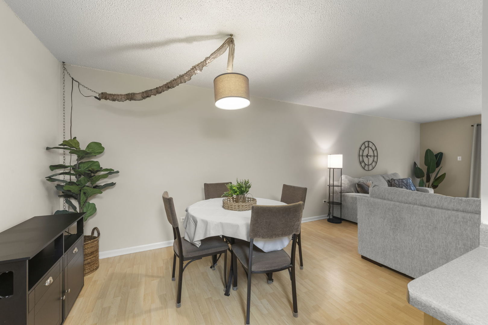 8000 WOODGLEN Lane #102, Downers Grove, IL 60516