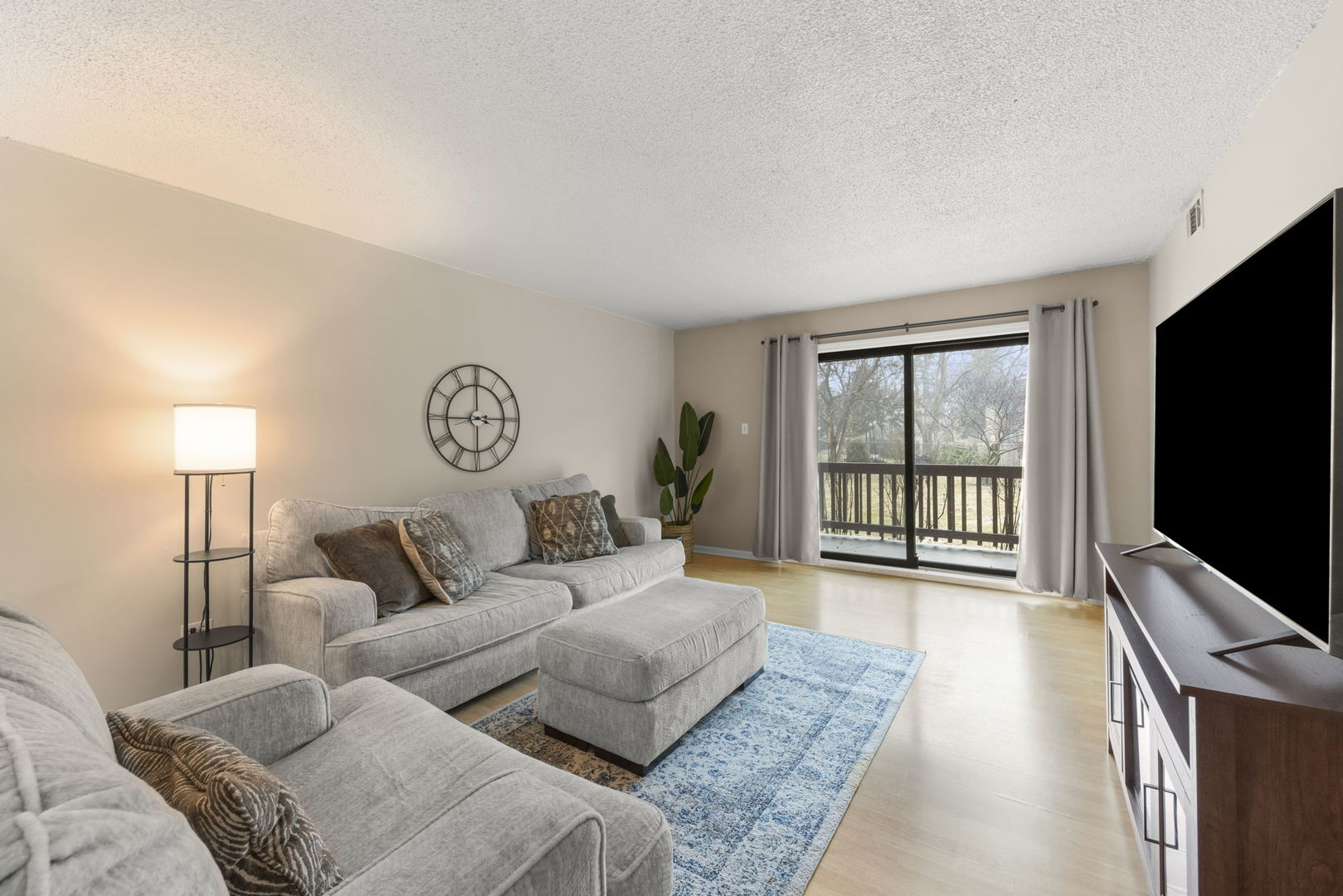 8000 WOODGLEN Lane #102, Downers Grove, IL 60516