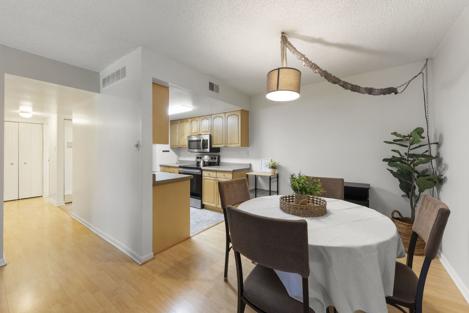 8000 WOODGLEN Lane #102, Downers Grove, IL 60516