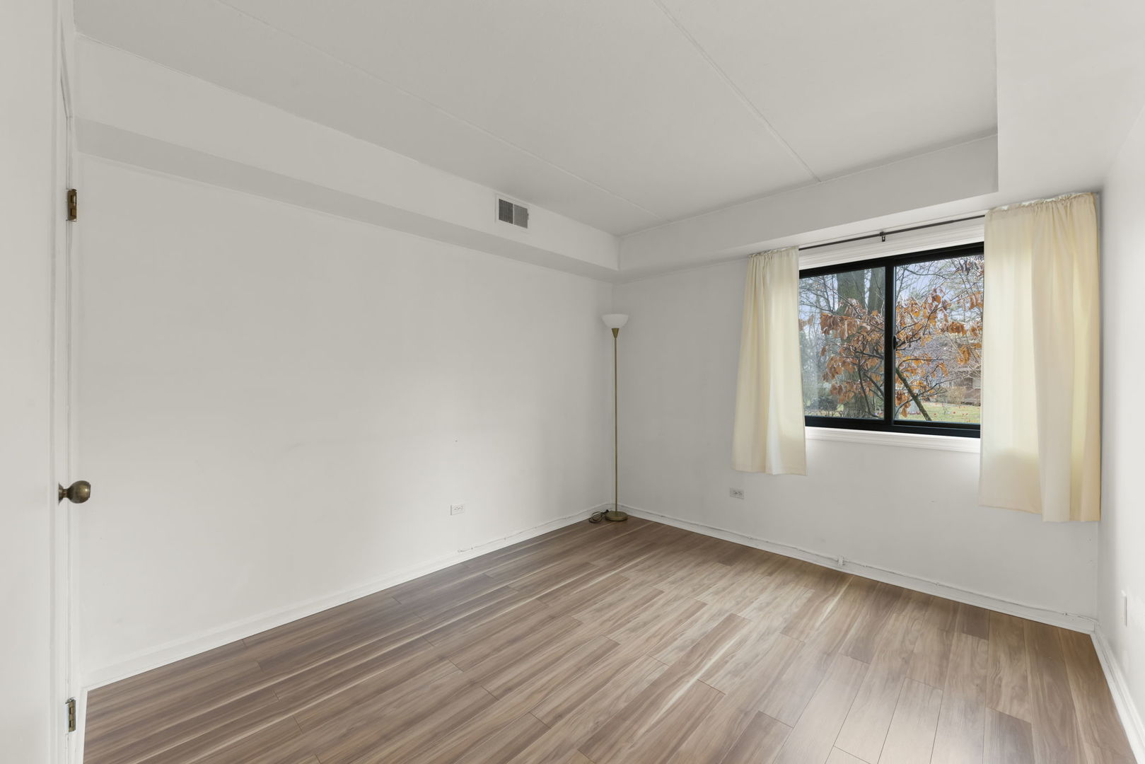 8000 WOODGLEN Lane #102, Downers Grove, IL 60516