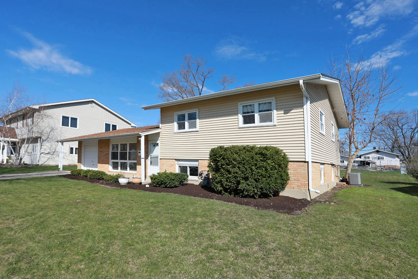 600 Flagstaff Lane, Hoffman Estates, IL 60169