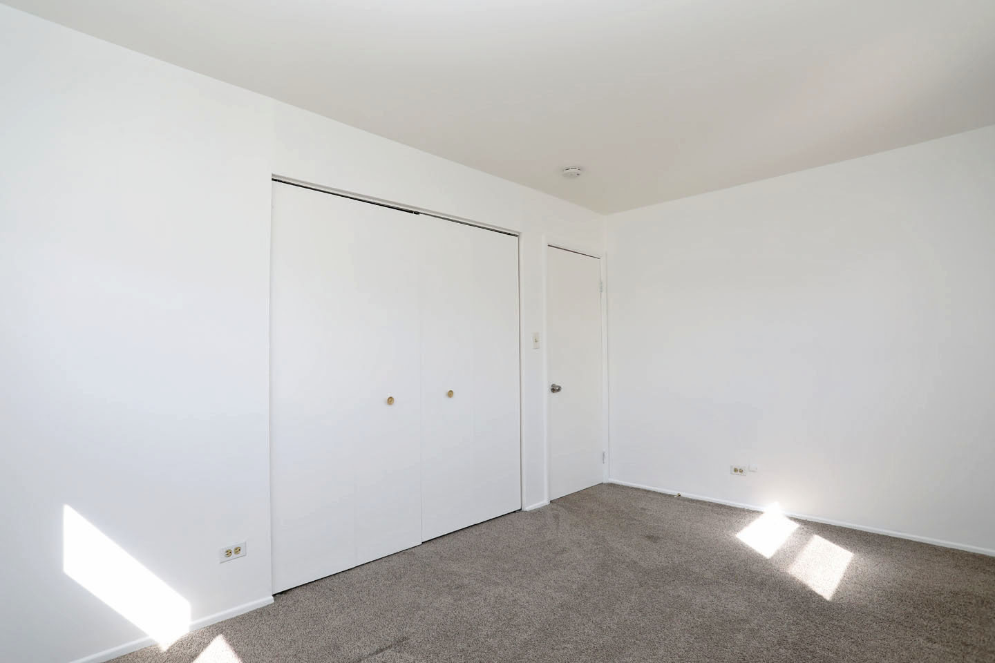 600 Flagstaff Lane, Hoffman Estates, IL 60169