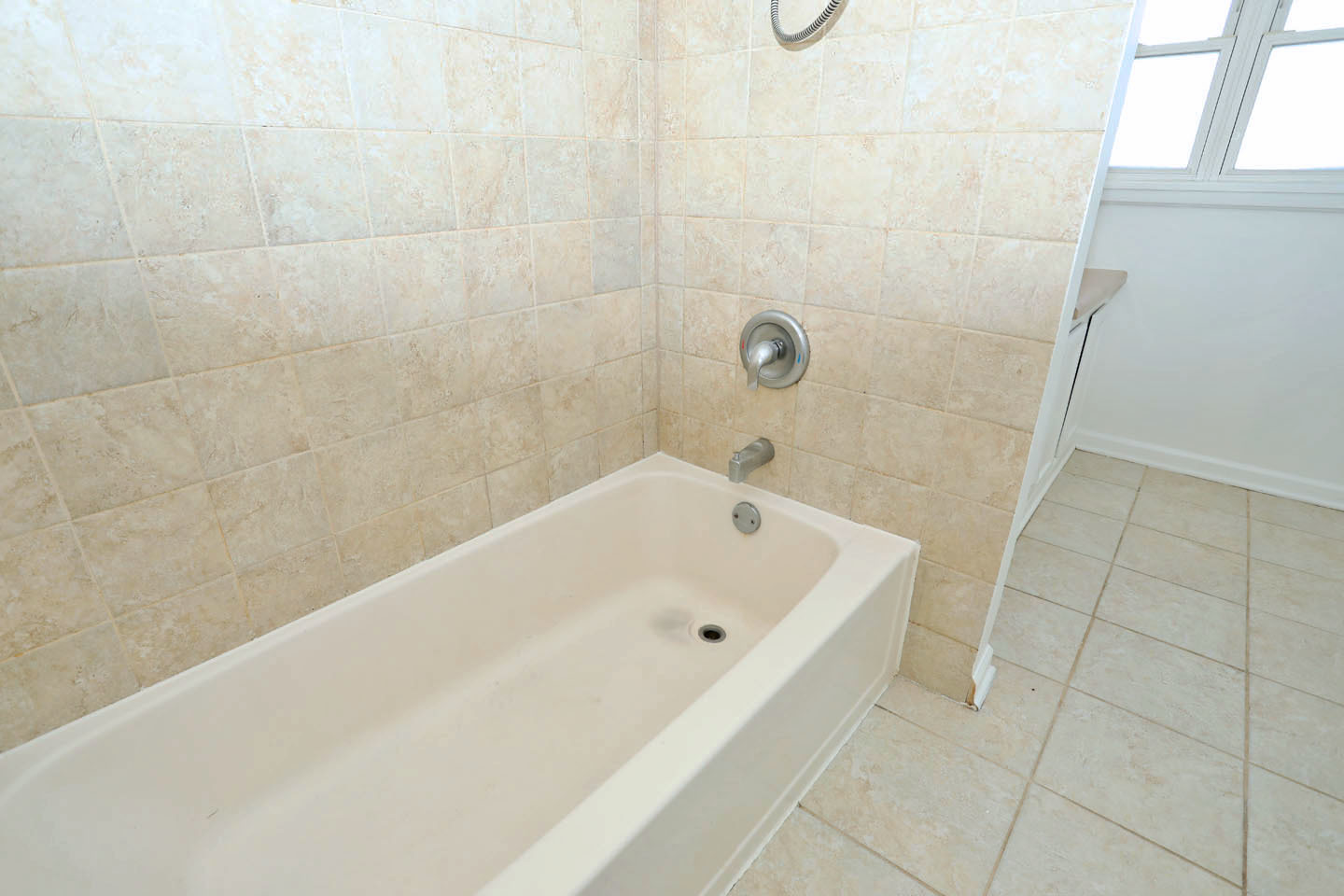 600 Flagstaff Lane, Hoffman Estates, IL 60169