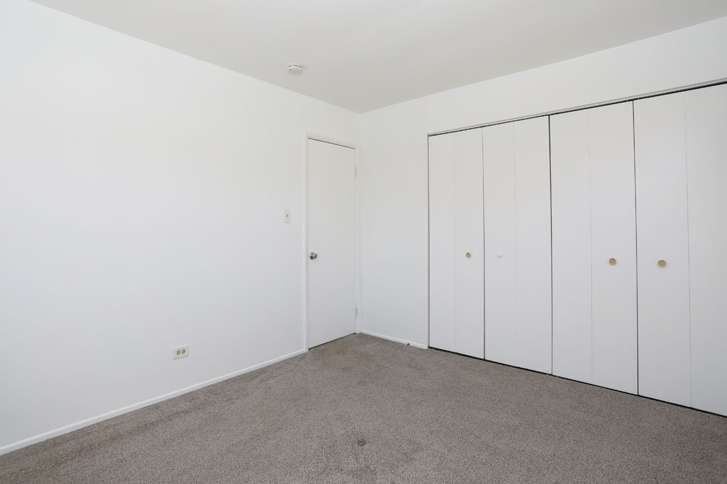 600 Flagstaff Lane, Hoffman Estates, IL 60169