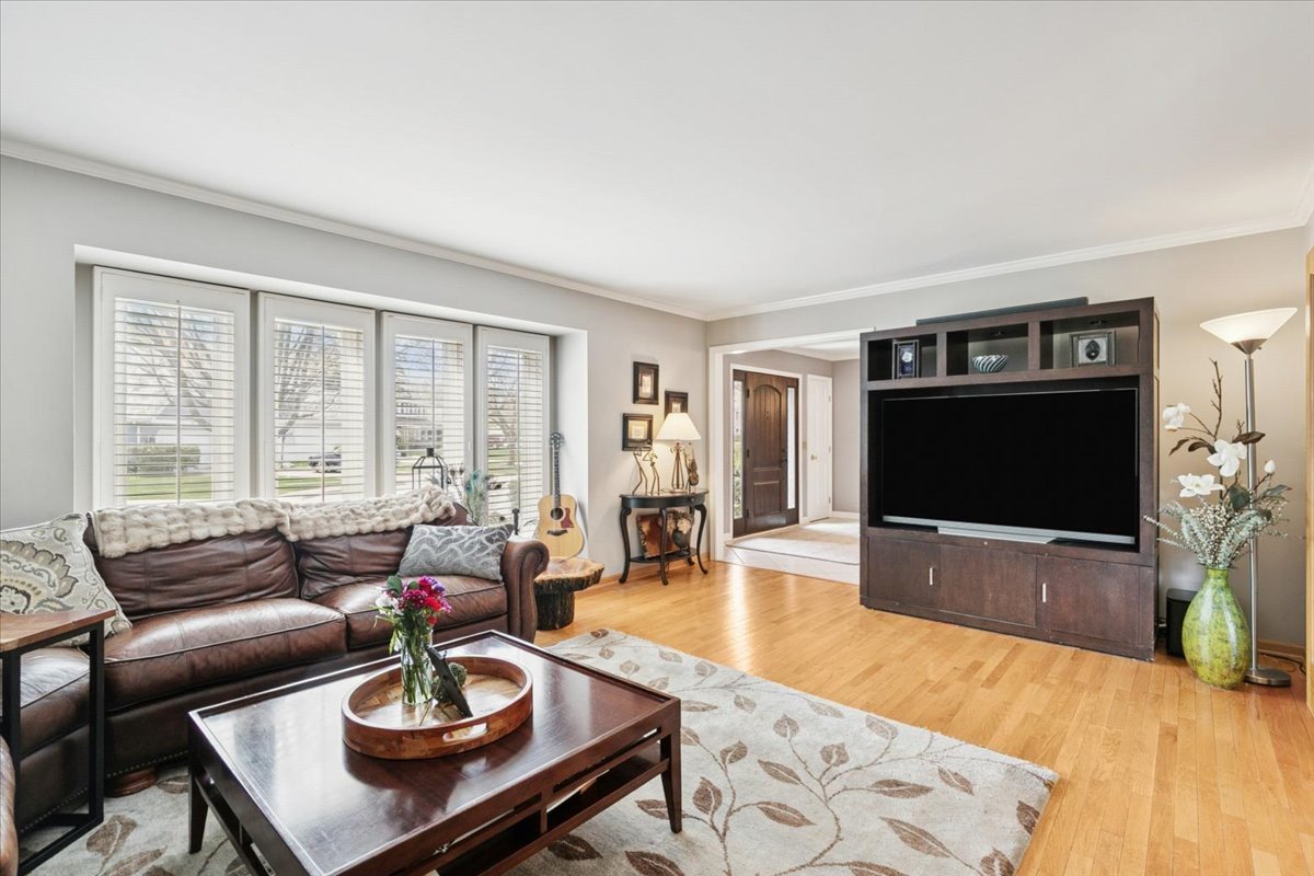 842 Furlong Drive, Libertyville, IL 60048