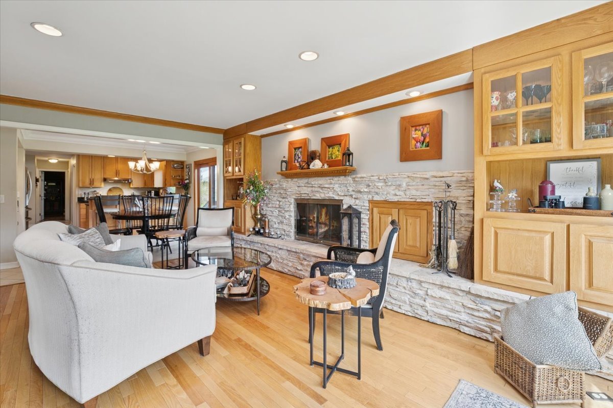 842 Furlong Drive, Libertyville, IL 60048