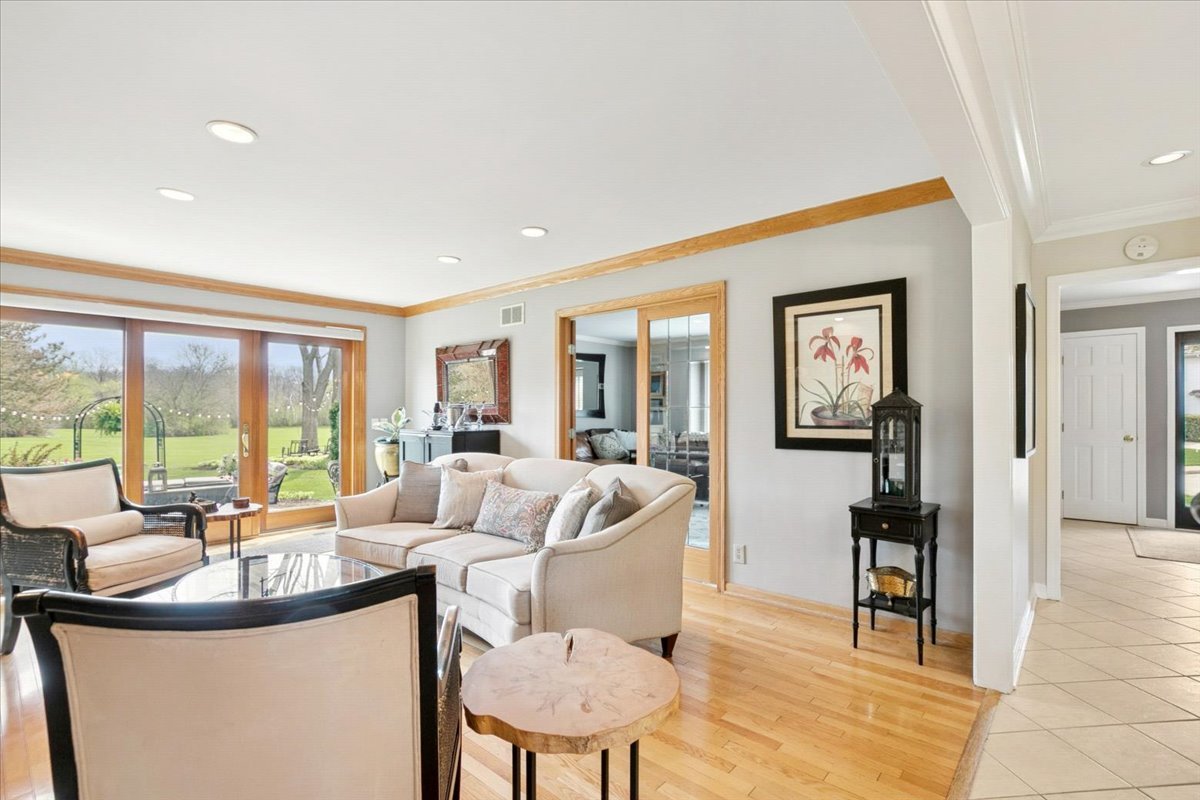 842 Furlong Drive, Libertyville, IL 60048