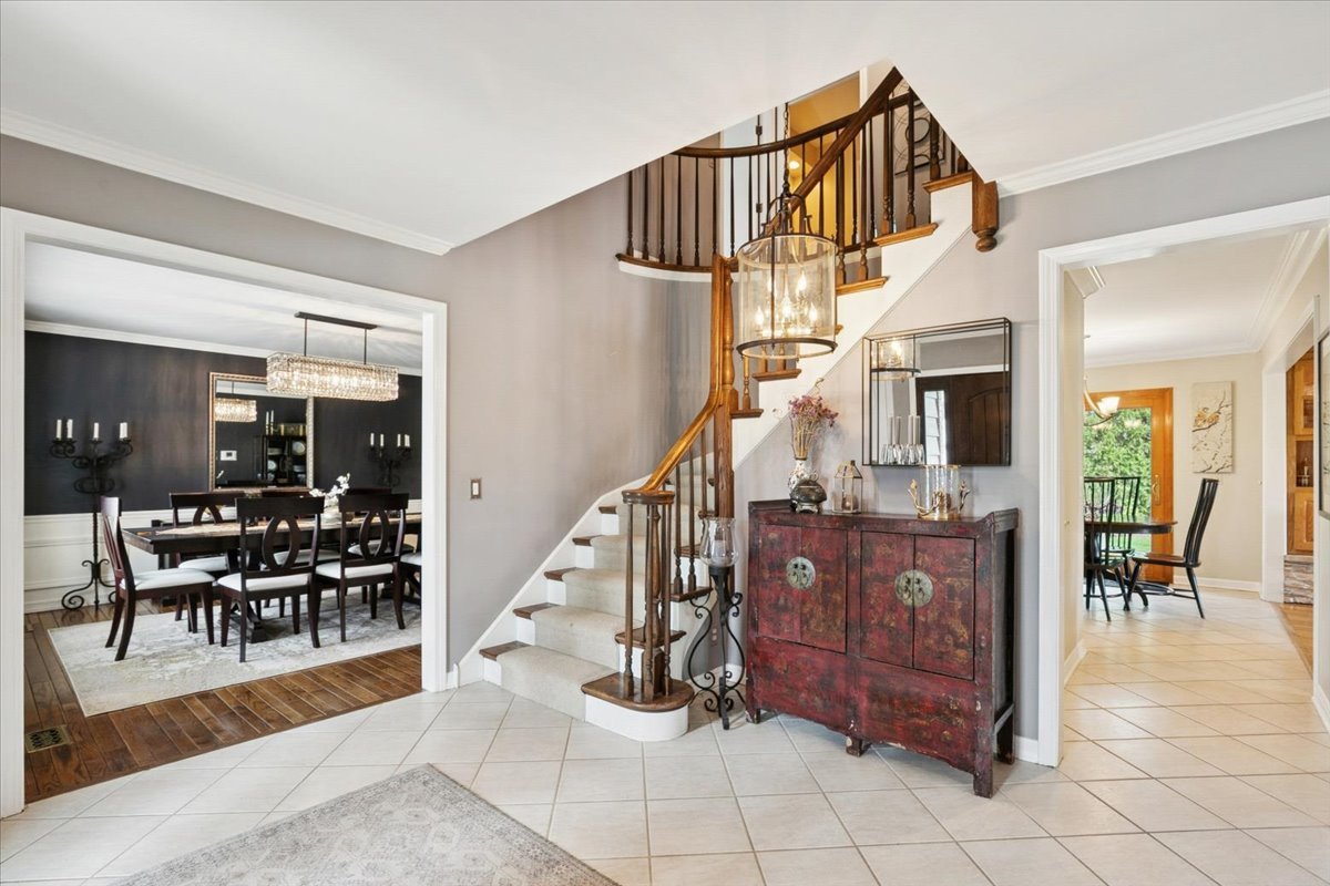 842 Furlong Drive, Libertyville, IL 60048