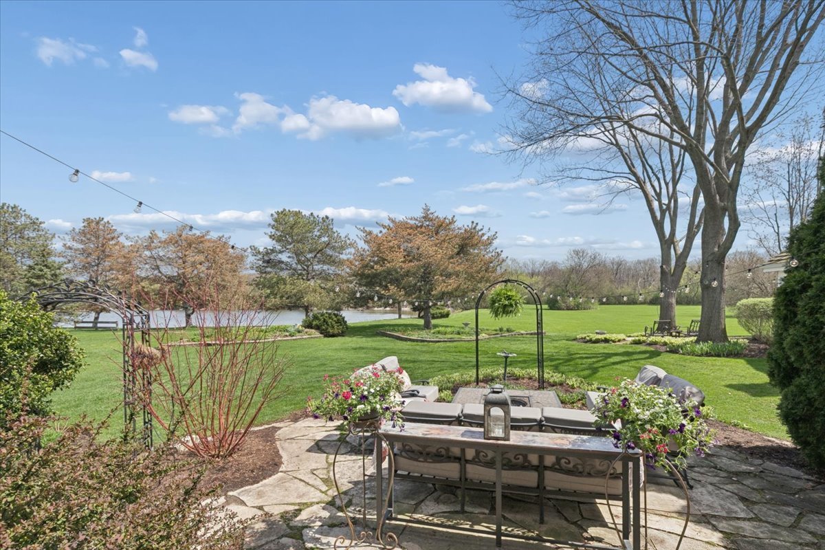 842 Furlong Drive, Libertyville, IL 60048