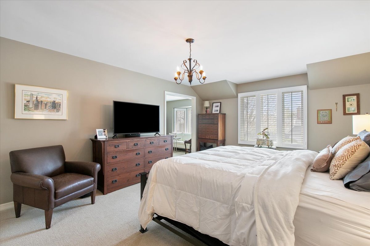 842 Furlong Drive, Libertyville, IL 60048