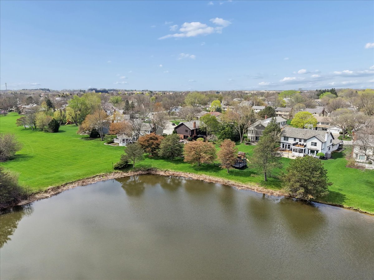 842 Furlong Drive, Libertyville, IL 60048