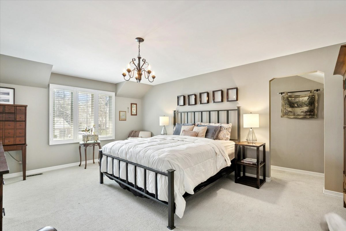 842 Furlong Drive, Libertyville, IL 60048