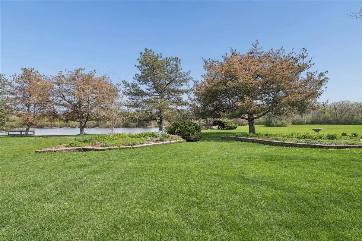 842 Furlong Drive, Libertyville, IL 60048