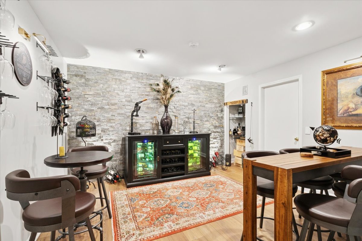 842 Furlong Drive, Libertyville, IL 60048