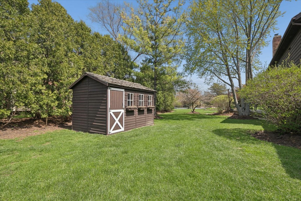 842 Furlong Drive, Libertyville, IL 60048