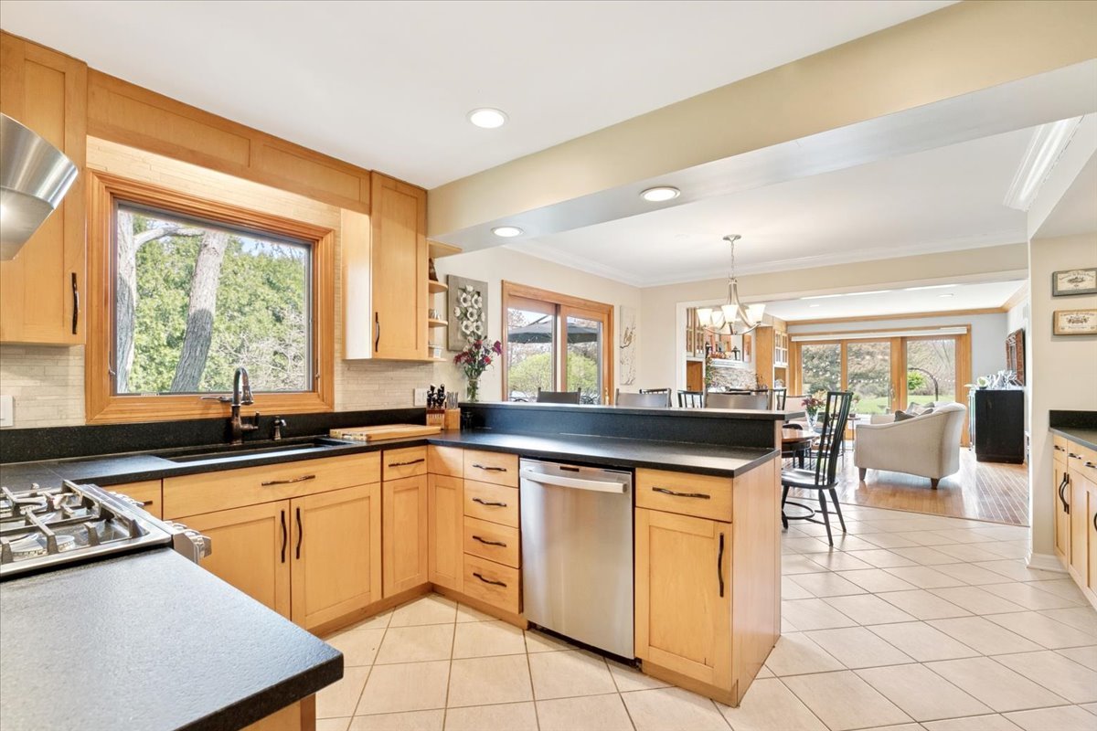 842 Furlong Drive, Libertyville, IL 60048