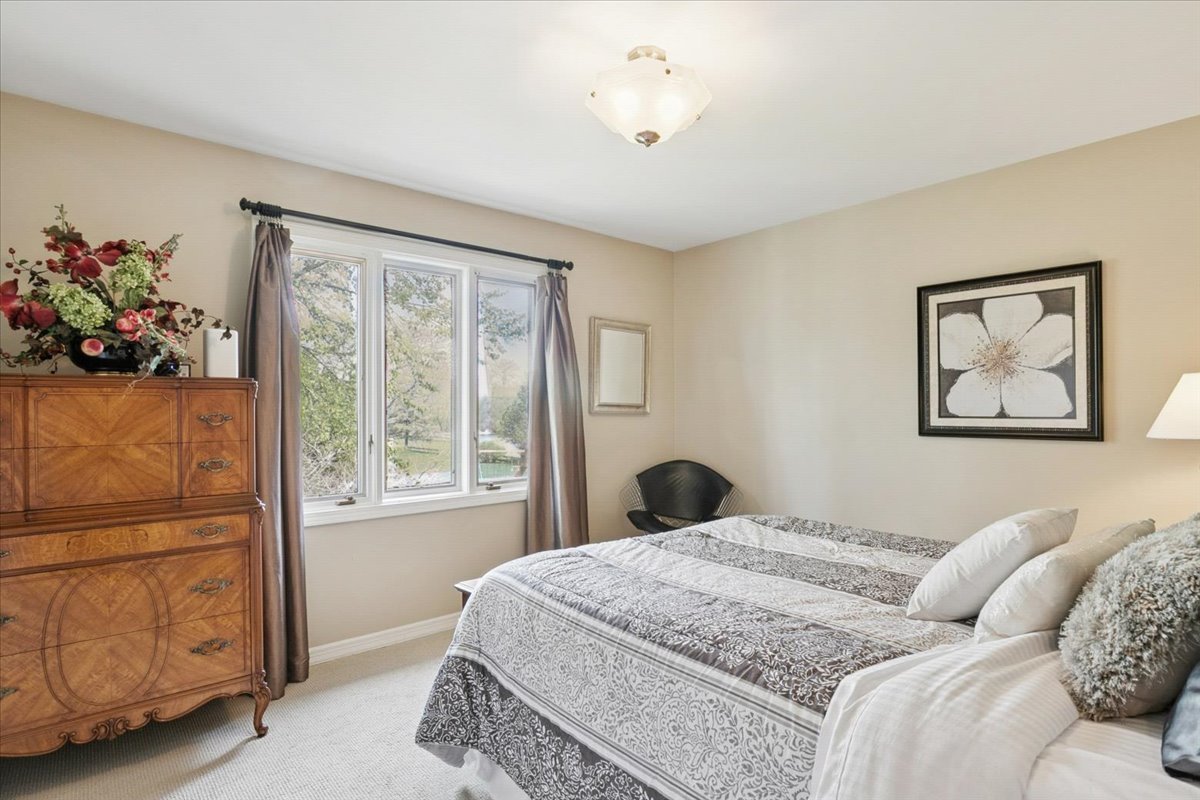 842 Furlong Drive, Libertyville, IL 60048