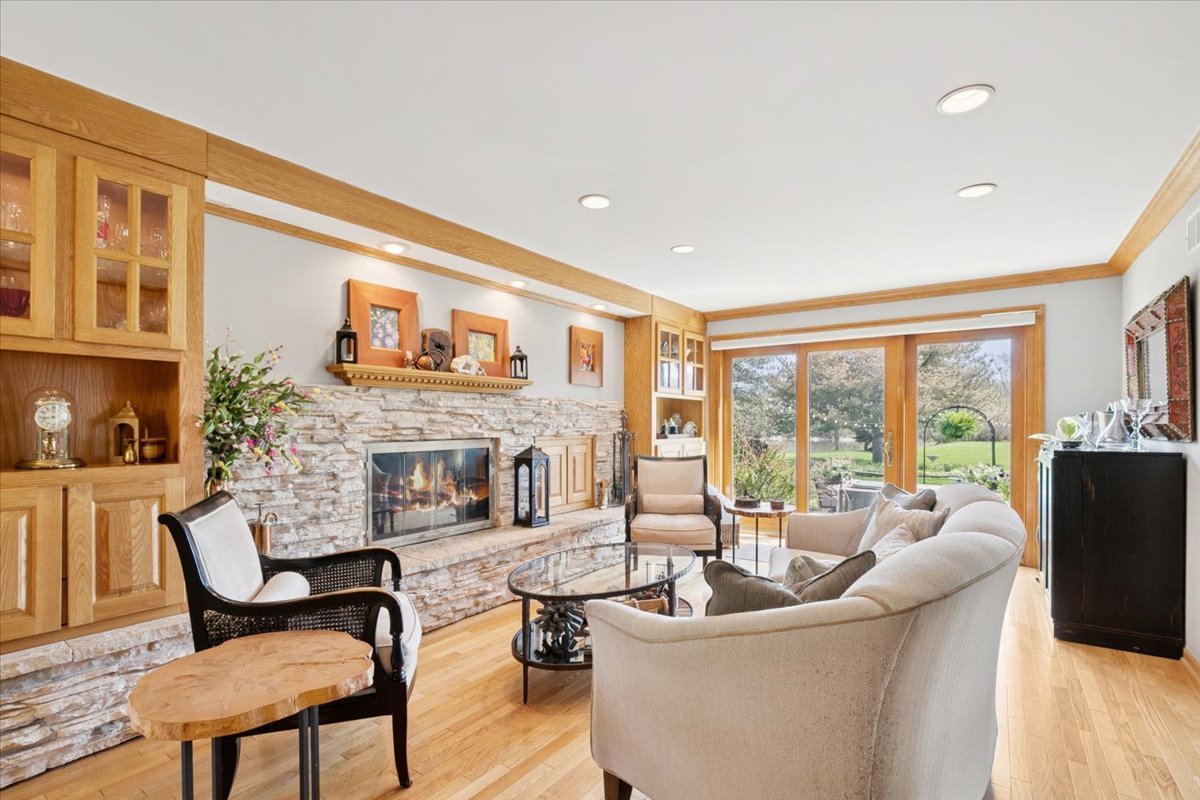 842 Furlong Drive, Libertyville, IL 60048