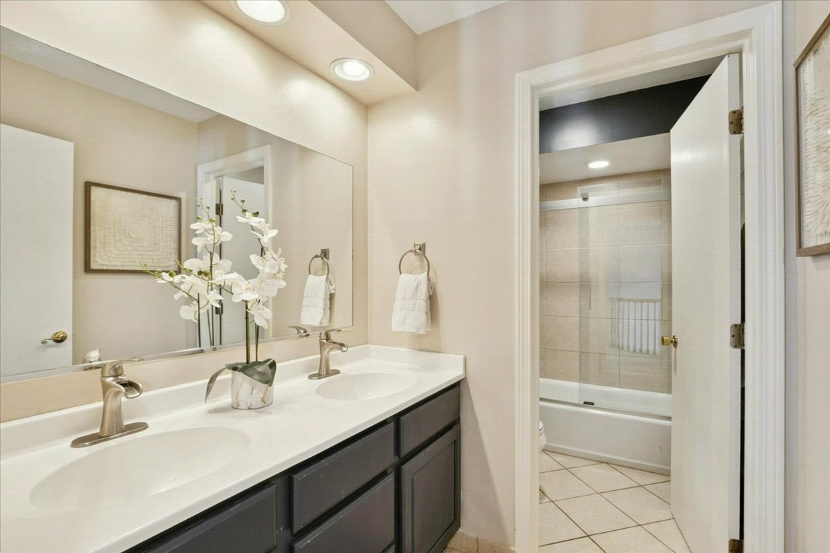 842 Furlong Drive, Libertyville, IL 60048