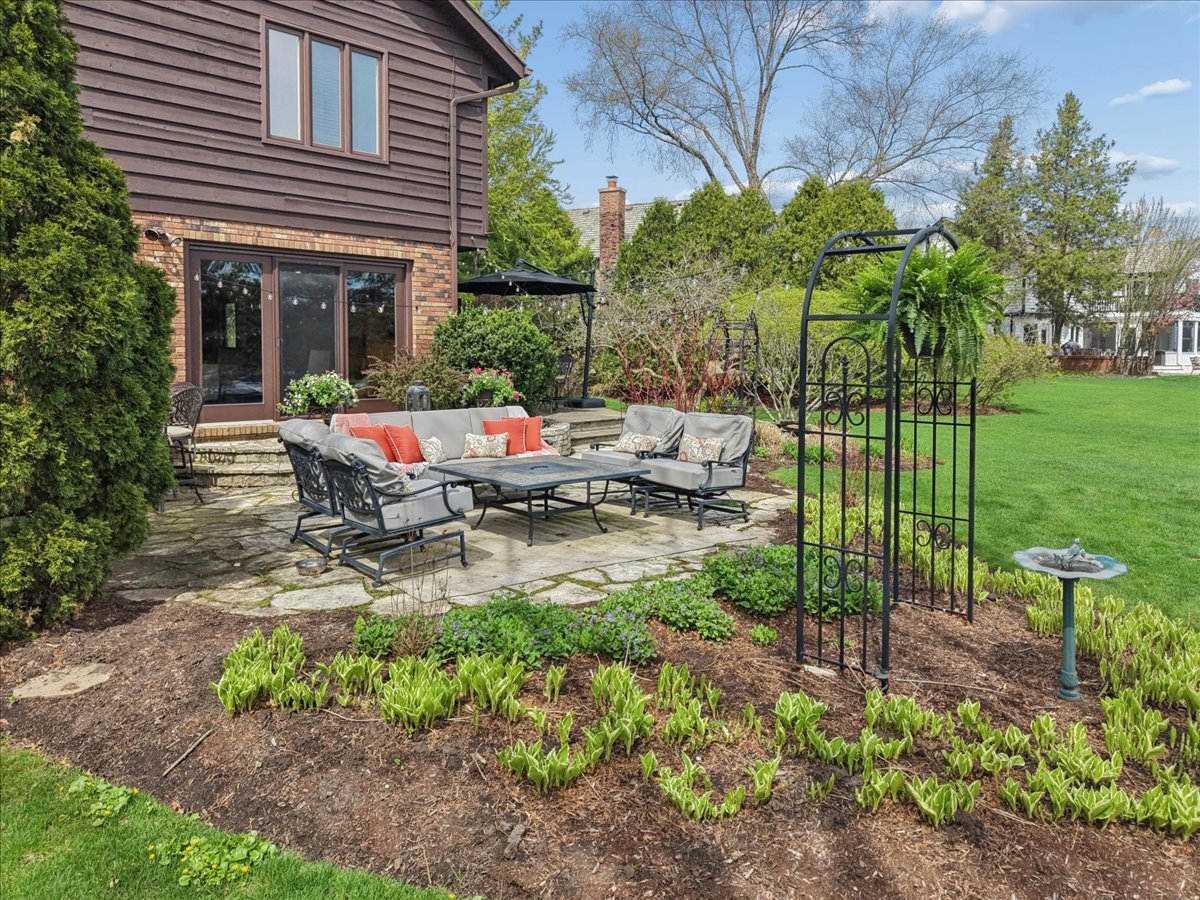 842 Furlong Drive, Libertyville, IL 60048