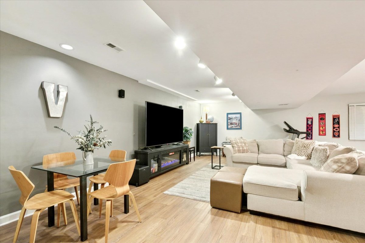 842 Furlong Drive, Libertyville, IL 60048