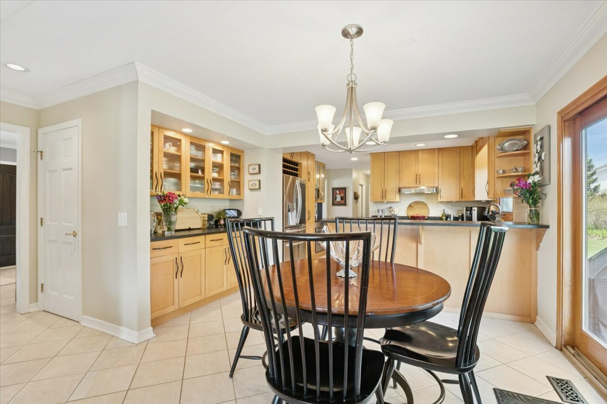 842 Furlong Drive, Libertyville, IL 60048