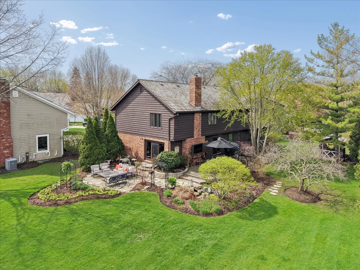 842 Furlong Drive, Libertyville, IL 60048