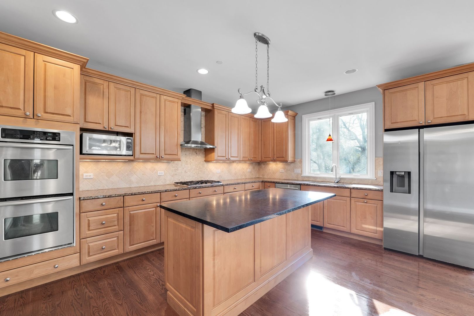 141 Walnut Street, Libertyville, IL 60048